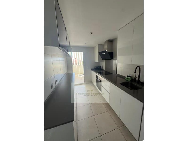 2 sovrum Lägenhet att hyra i Nueva Andalucia med garage - 2 000 € (Ref: 9450459)