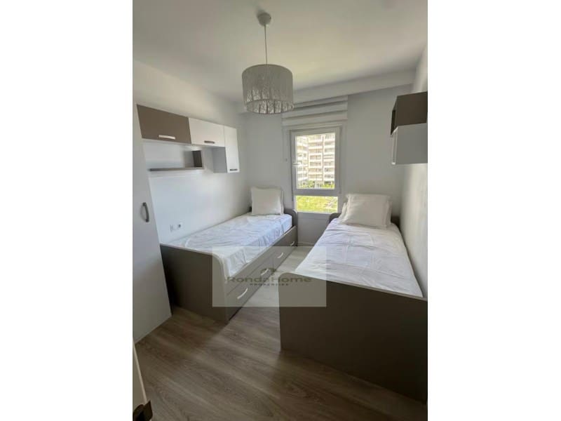 2 sovrum Lägenhet att hyra i Nueva Andalucia med garage - 2 000 € (Ref: 9450459)