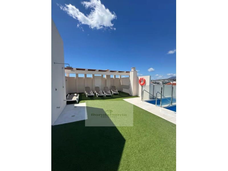 2 sovrum Lägenhet att hyra i Nueva Andalucia med garage - 2 000 € (Ref: 9450459)