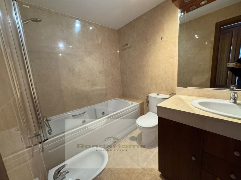 2 Zimmer Wohnung zu vermieten in Calahonda - 1.500 € (Ref: 9452843)