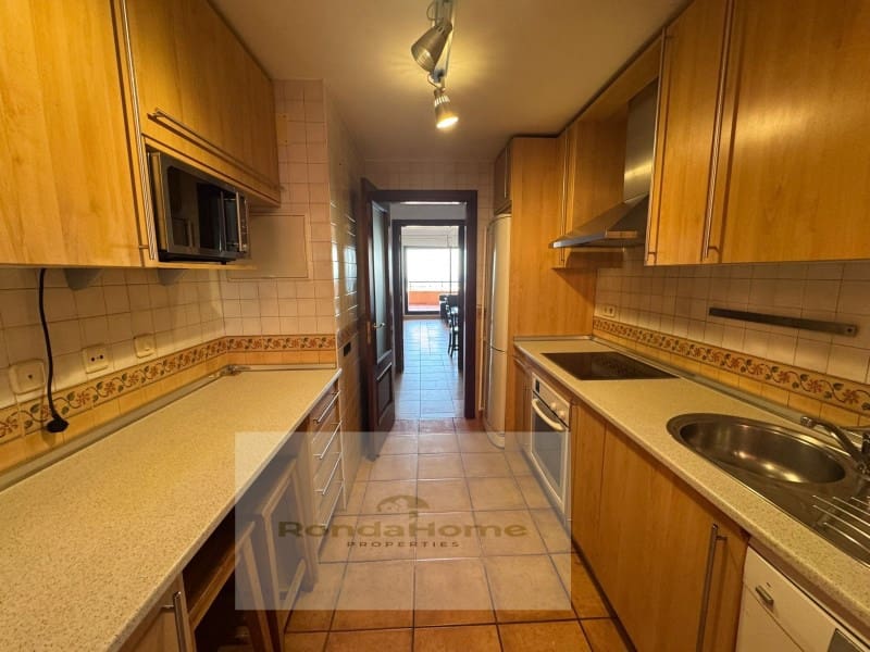 2 Zimmer Wohnung zu vermieten in Calahonda - 1.500 € (Ref: 9452843)