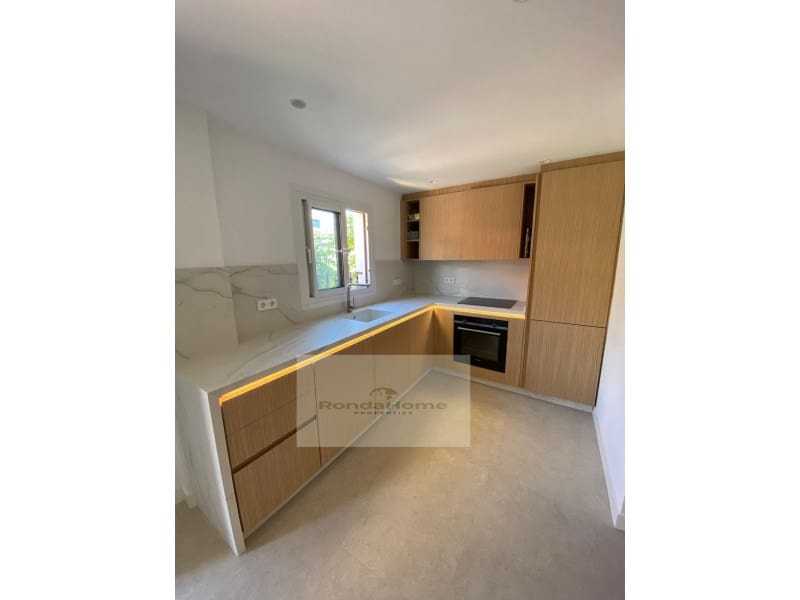 2 bedroom Flat for rent in Marbella - € 1,900 (Ref: 9462524)