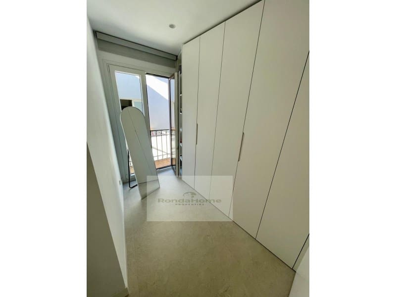 2 bedroom Flat for rent in Marbella - € 1,900 (Ref: 9462524)