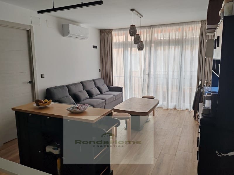 2 quarto Apartamento para arrendar em Fuengirola - 1 300 € (Ref: 9499771)