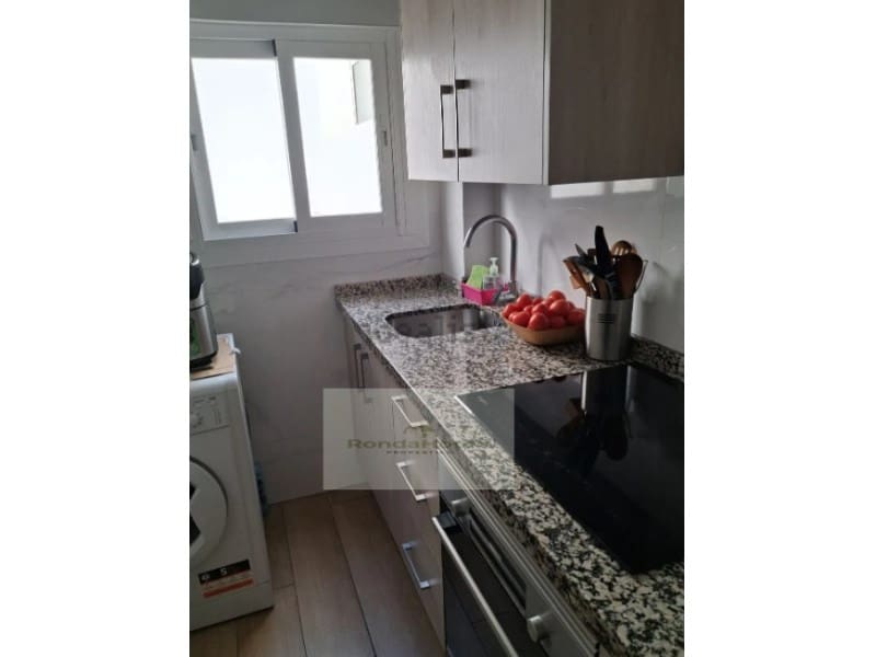 Piso de 2 habitaciones en Marbella en venta con garaje - 275.000 € (Ref: 9541644)