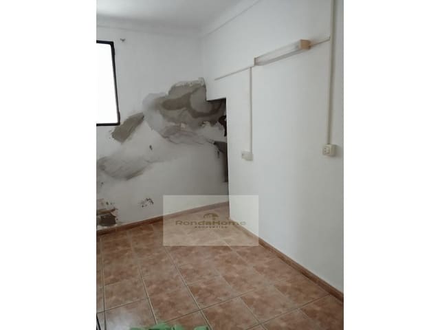 3 slaapkamer Huis te koop in Benaoján - € 50.000 (Ref: 9571389)