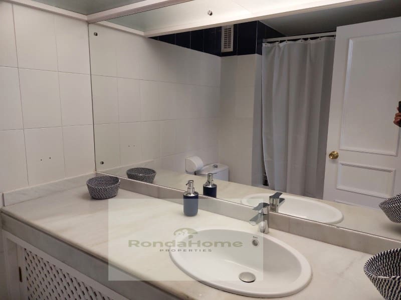 2 bedroom Flat for rent in Benalmadena with garage - € 1,400 (Ref: 9591537)