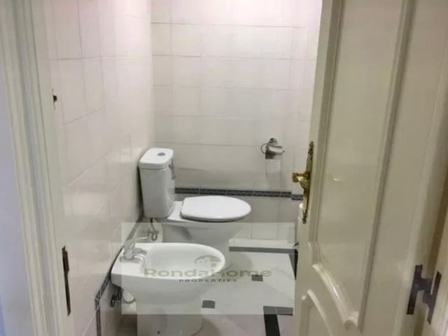 Piso de 2 habitaciones en Benalmadena Costa, Benalmádena en alquiler con garaje - 1.400 € (Ref: 9639437)