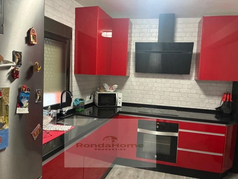 3 bedroom Townhouse for sale in Setenil de las Bodegas - € 150,000 (Ref: 9639440)