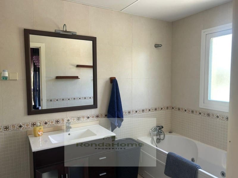 1 makuuhuone Asunto vuokrattavana paikassa Torrequebrada mukana 
autotalli - 1 050 € (Ref: 9747785)