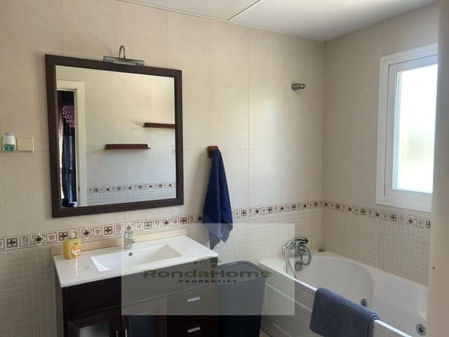 1 makuuhuone Asunto vuokrattavana paikassa Hacienda Torrequebrada, Benalmádena mukana 
autotalli - 1 050 € (Ref: 9747785)