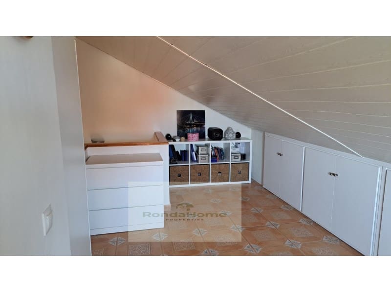 3 bedroom Villa for rent in Fuengirola with garage - € 1,900 (Ref: 9747786)