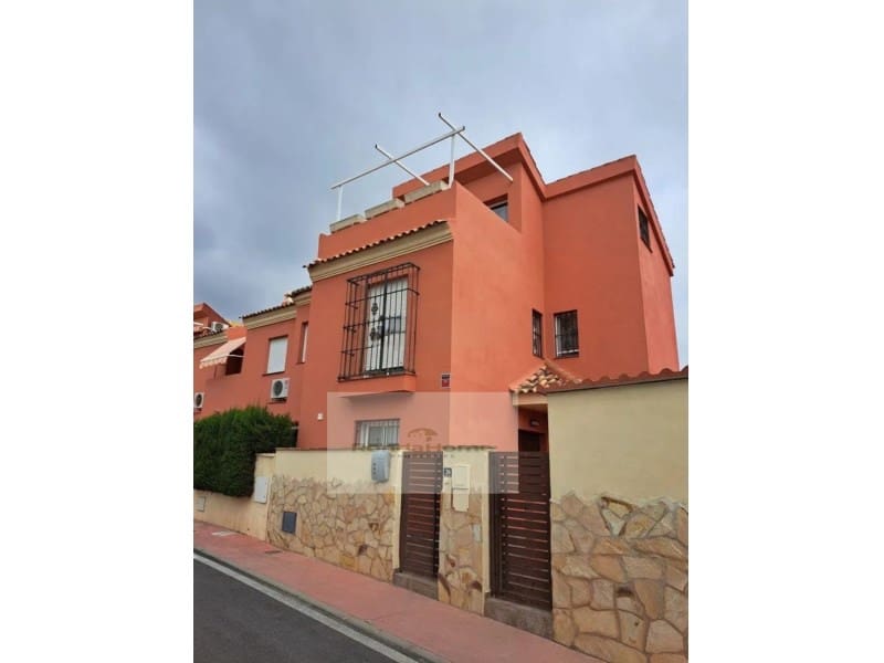 3 bedroom Villa for rent in Fuengirola with garage - € 1,900 (Ref: 9747786)
