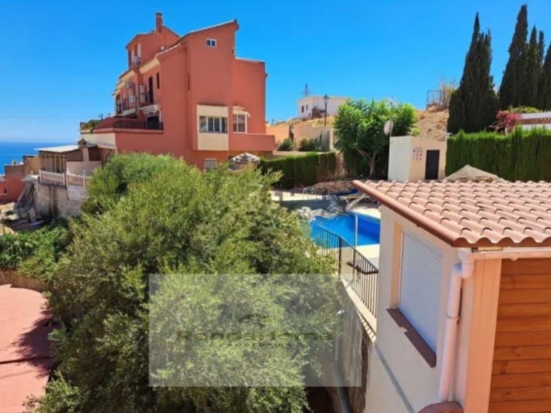 3 bedroom Villa for rent in Fuengirola with garage - € 1,900 (Ref: 9747786)