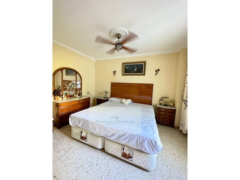 4 bedroom Flat for sale in Torremolinos - € 400,000 (Ref: 9755596)