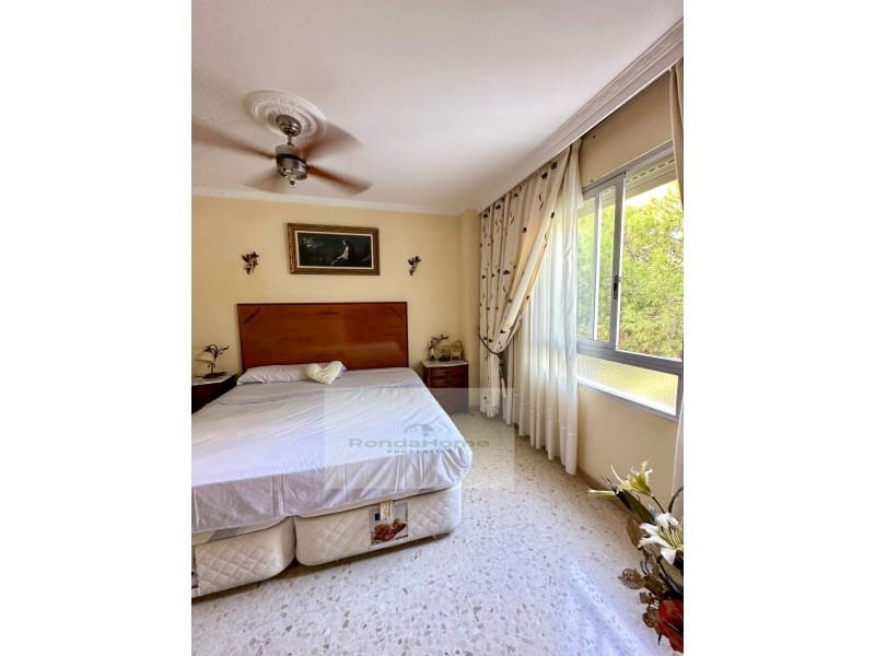 4 bedroom Flat for sale in Torremolinos - € 400,000 (Ref: 9755596)