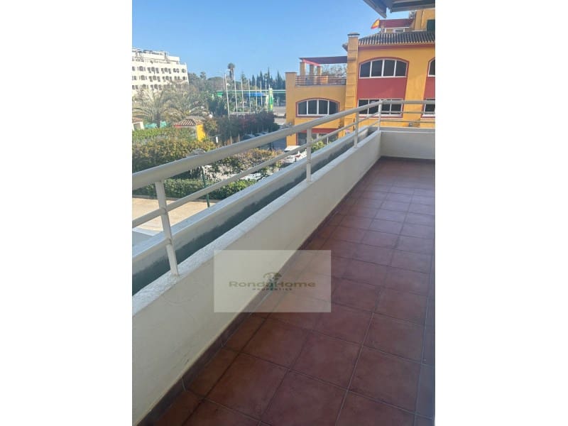 3 makuuhuone Asunto vuokrattavana paikassa Golden Mile mukana 
autotalli - 2 500 € (Ref: 9763601)