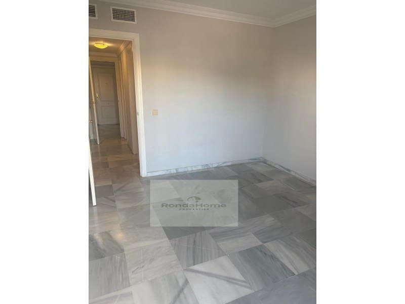 3 makuuhuone Asunto vuokrattavana paikassa Golden Mile mukana 
autotalli - 2 500 € (Ref: 9763601)