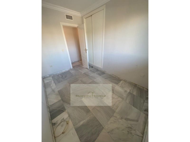 3 makuuhuone Asunto vuokrattavana paikassa Golden Mile mukana 
autotalli - 2 500 € (Ref: 9763601)