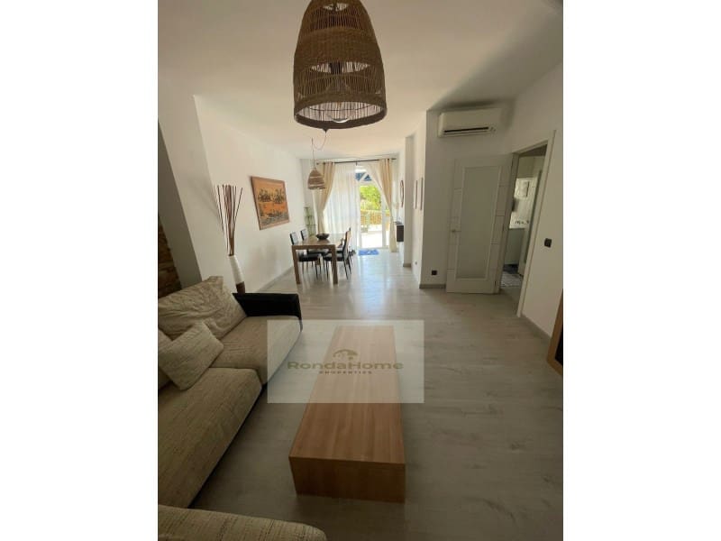 2 slaapkamer Flat te huur in Torremolinos met zwembad garage - € 1.400 (Ref: 9780466)