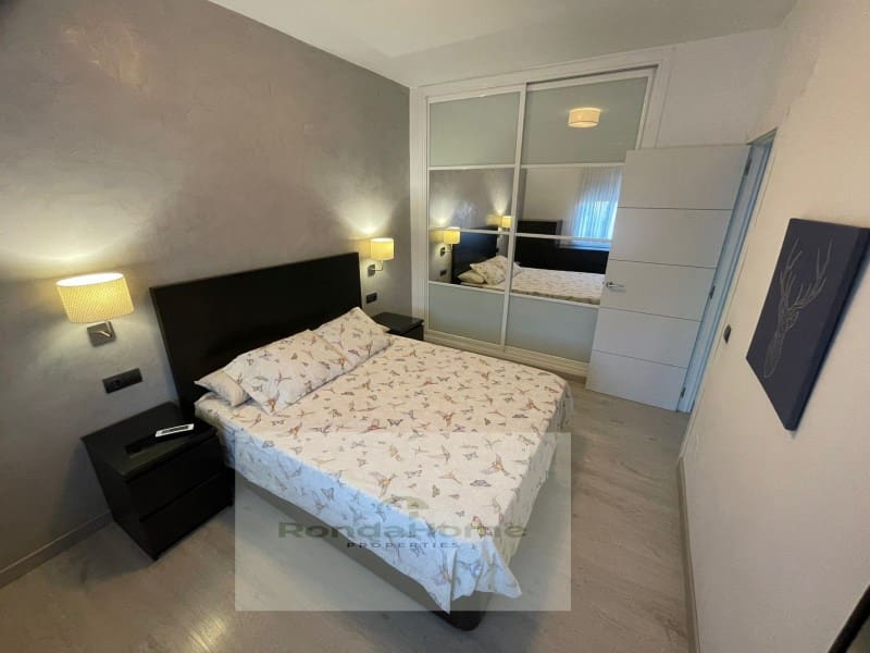 2 slaapkamer Flat te huur in Torremolinos met zwembad garage - € 1.400 (Ref: 9780466)