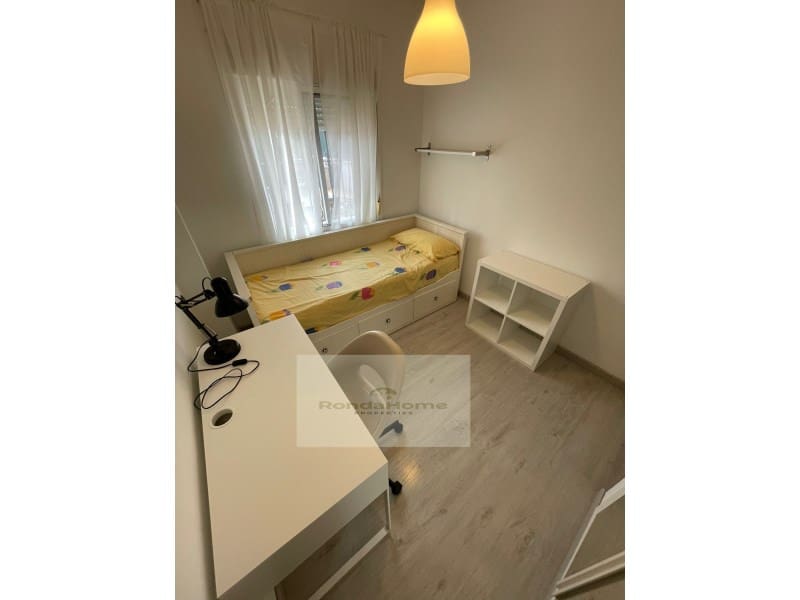 2 slaapkamer Flat te huur in Torremolinos met zwembad garage - € 1.400 (Ref: 9780466)