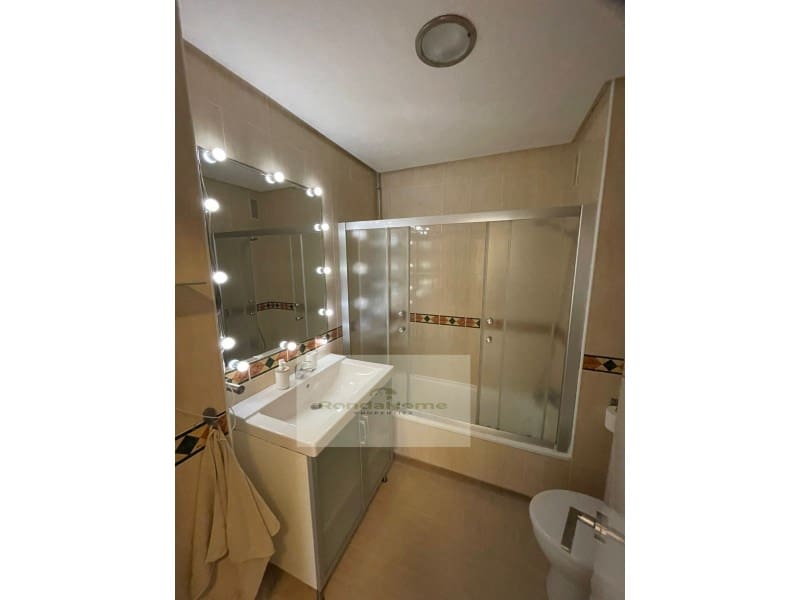 2 slaapkamer Flat te huur in Torremolinos met zwembad garage - € 1.400 (Ref: 9780466)