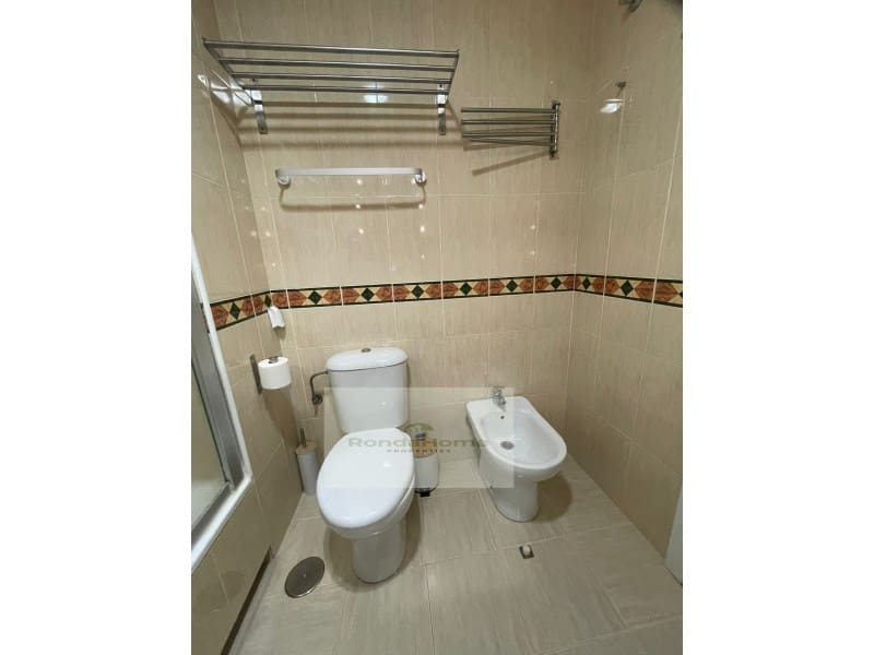 2 slaapkamer Flat te huur in Torremolinos met zwembad garage - € 1.400 (Ref: 9780466)