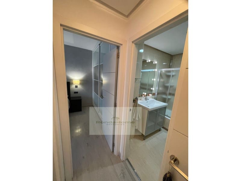 2 slaapkamer Flat te huur in Torremolinos met zwembad garage - € 1.400 (Ref: 9780466)