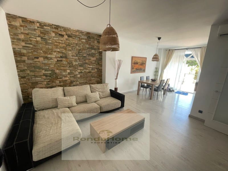 2 slaapkamer Flat te huur in Torremolinos met zwembad garage - € 1.400 (Ref: 9780466)