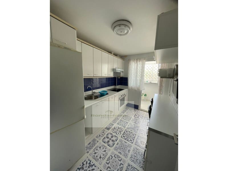 2 slaapkamer Flat te huur in Torremolinos met zwembad garage - € 1.400 (Ref: 9780466)