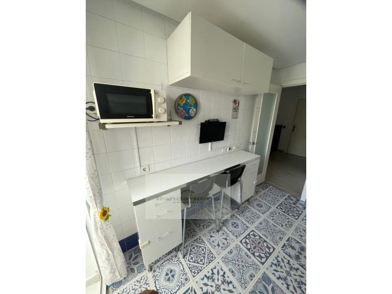 2 slaapkamer Flat te huur in Torremolinos met zwembad garage - € 1.400 (Ref: 9780466)