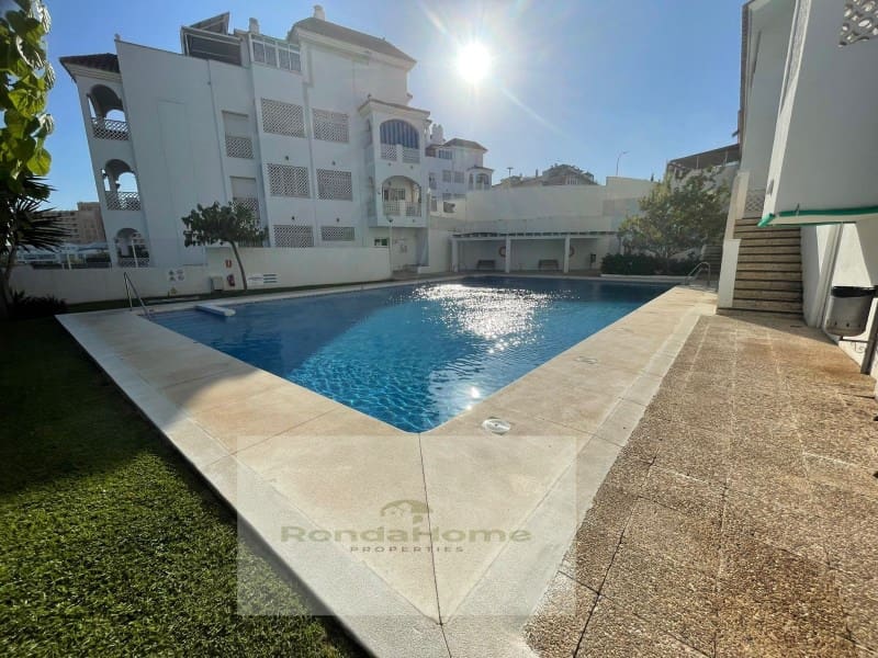 2 slaapkamer Flat te huur in Torremolinos met zwembad garage - € 1.400 (Ref: 9780466)