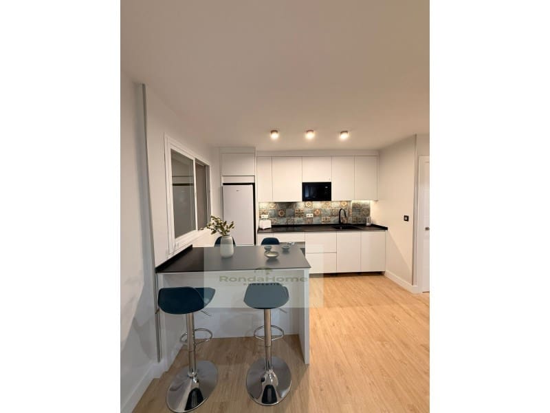 2 soveværelse Lejlighed til leje i Torremolinos - € 1.500 (Ref: 9780467)