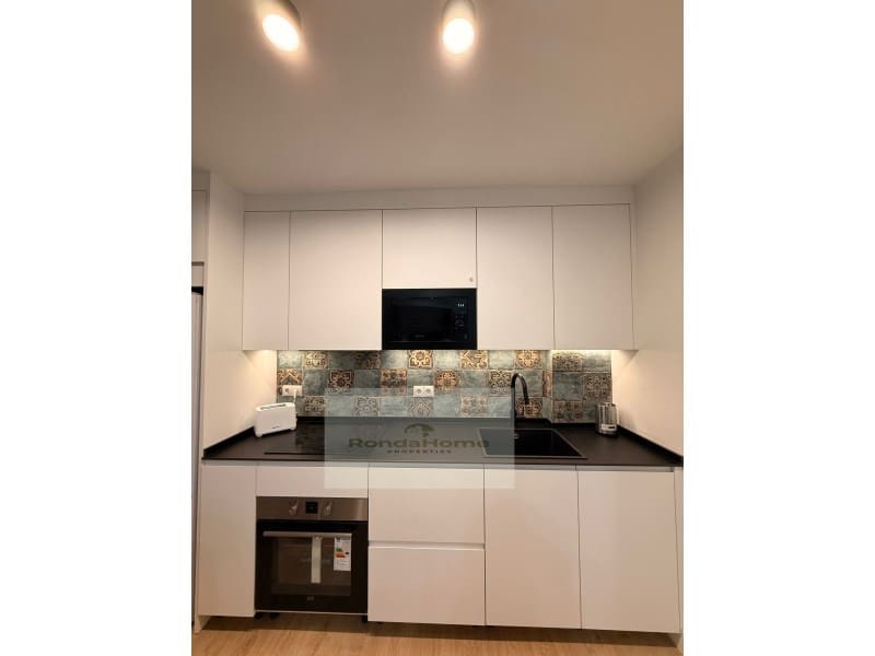 2 soveværelse Lejlighed til leje i Torremolinos - € 1.500 (Ref: 9780467)