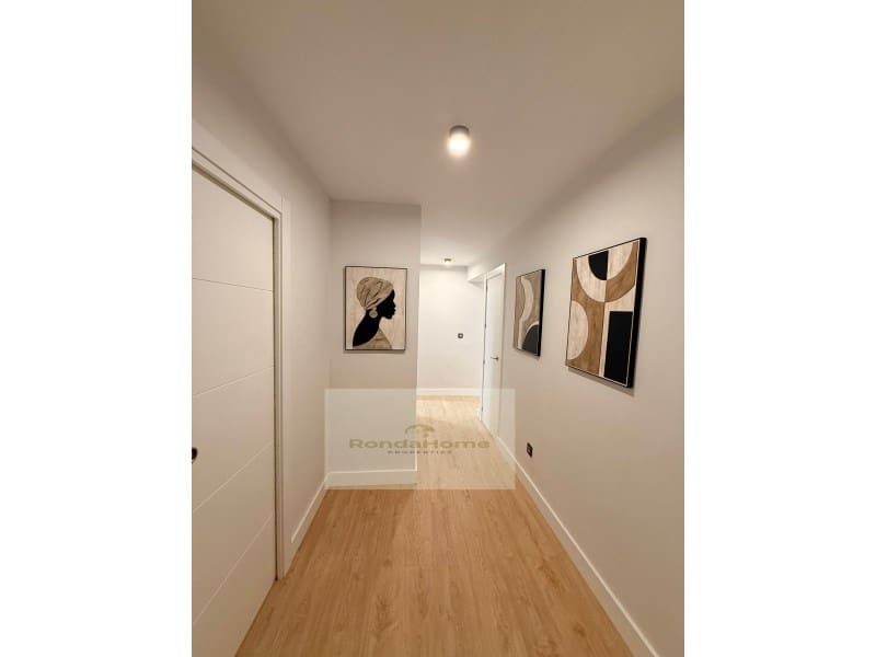 2 soveværelse Lejlighed til leje i Torremolinos - € 1.500 (Ref: 9780467)