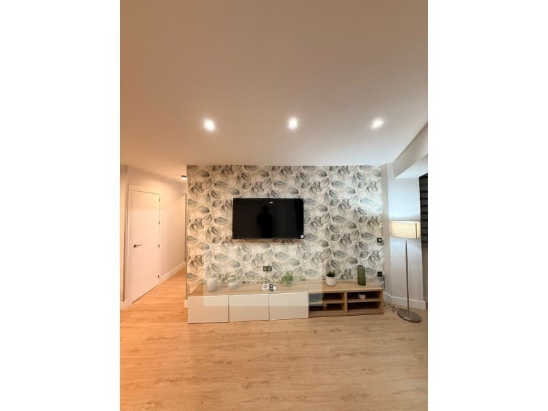 2 soveværelse Lejlighed til leje i Torremolinos - € 1.500 (Ref: 9780467)