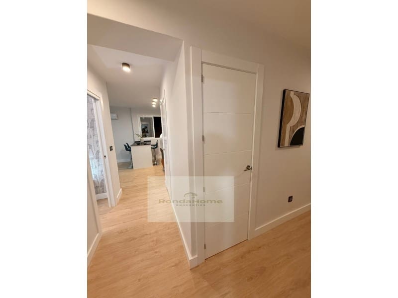 2 soveværelse Lejlighed til leje i Torremolinos - € 1.500 (Ref: 9780467)