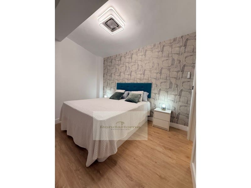 2 soveværelse Lejlighed til leje i Torremolinos - € 1.500 (Ref: 9780467)