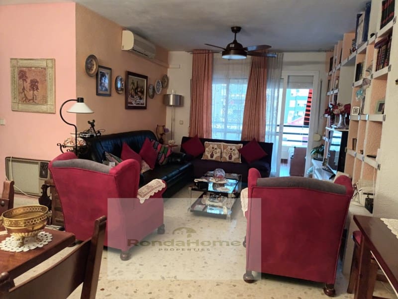 3 slaapkamer Flat te koop in Fuengirola met garage - € 405.000 (Ref: 9790971)