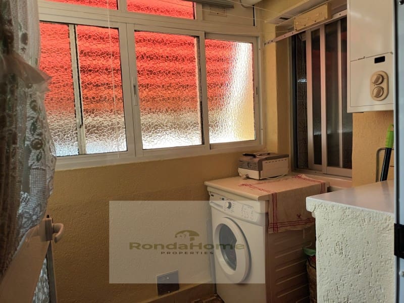 3 slaapkamer Flat te koop in Fuengirola met garage - € 405.000 (Ref: 9790971)