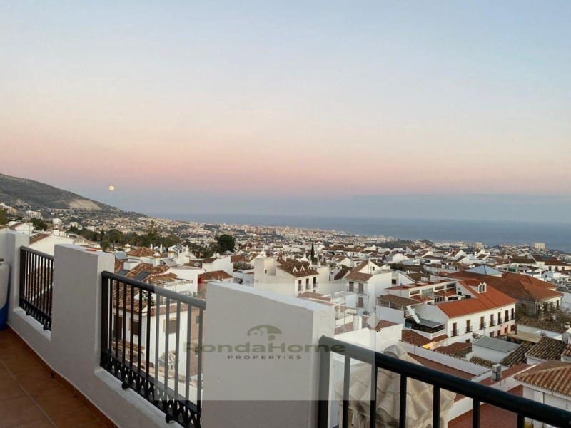 Piso de 2 habitaciones en Benalmádena en venta - 300.000 € (Ref: 9801299)