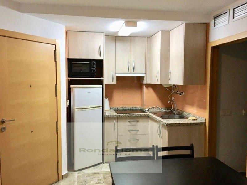 Piso de 2 habitaciones en Benalmádena en venta - 300.000 € (Ref: 9801299)