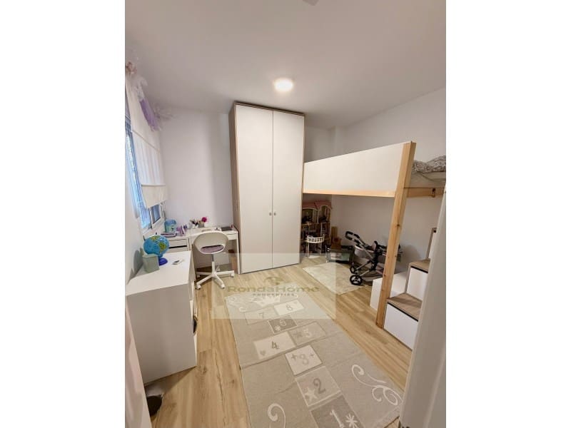 3 bedroom Flat for sale in Marbella with garage - € 420,000 (Ref: 9801300)