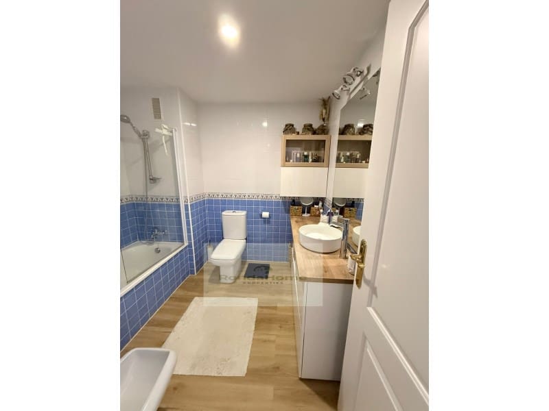 3 bedroom Flat for sale in Marbella with garage - € 420,000 (Ref: 9801300)