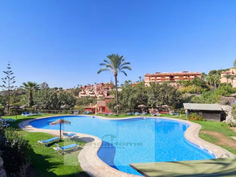 3 bedroom Flat for sale in Marbella with garage - € 420,000 (Ref: 9801300)