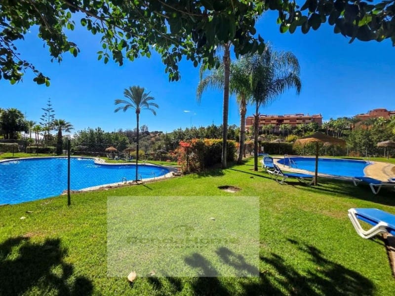 3 bedroom Flat for sale in Marbella with garage - € 420,000 (Ref: 9801300)