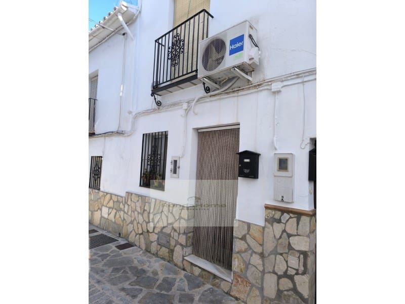 3 soveværelse Byhus til salg i Yunquera med garage - € 73.000 (Ref: 9804234)