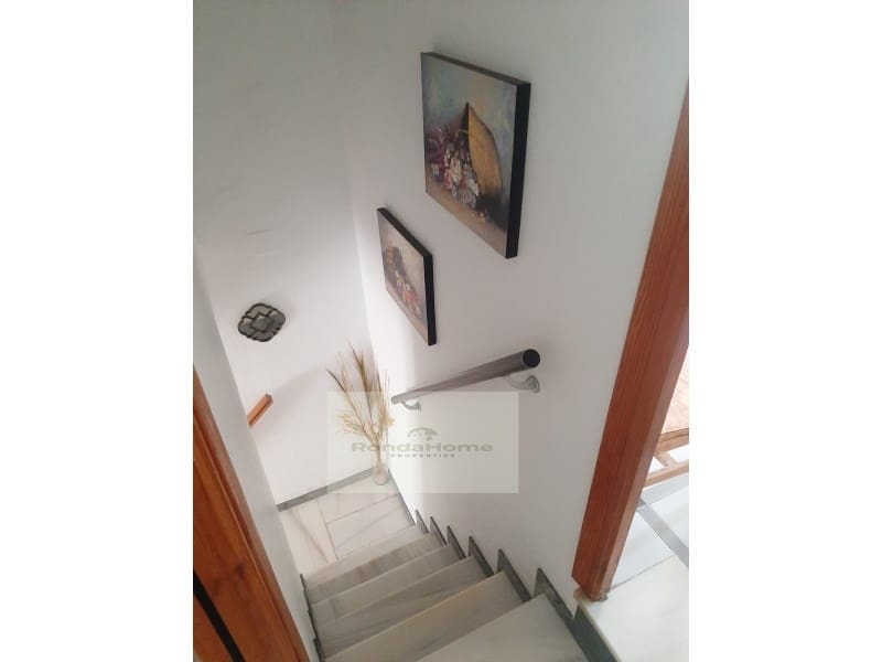 3 soveværelse Byhus til salg i Yunquera med garage - € 73.000 (Ref: 9804234)