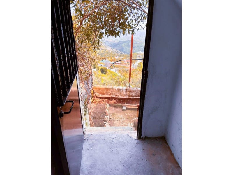 3 soveværelse Byhus til salg i Yunquera med garage - € 73.000 (Ref: 9804234)